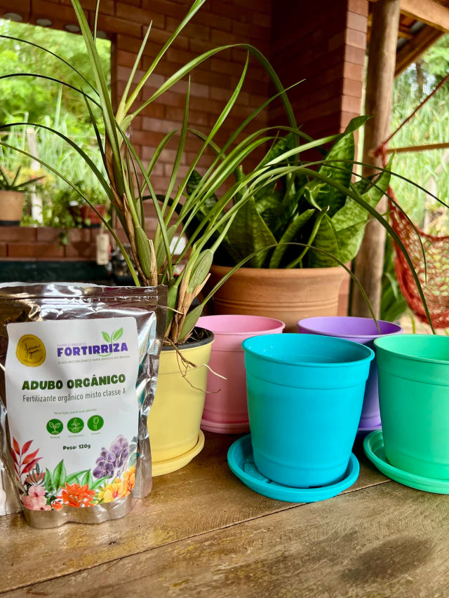 Adubo Orgânico Fortirriza 120g + Brinde Potinho Inteligente (Cores Variadas)
